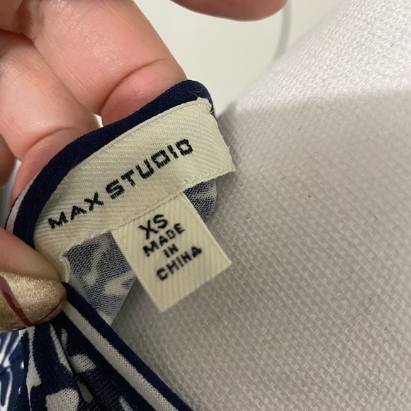 Max Studio Bell Sleeve Midi Dress Size XS Patterned Floral Navy Blue White Color - Picture 5 of 10